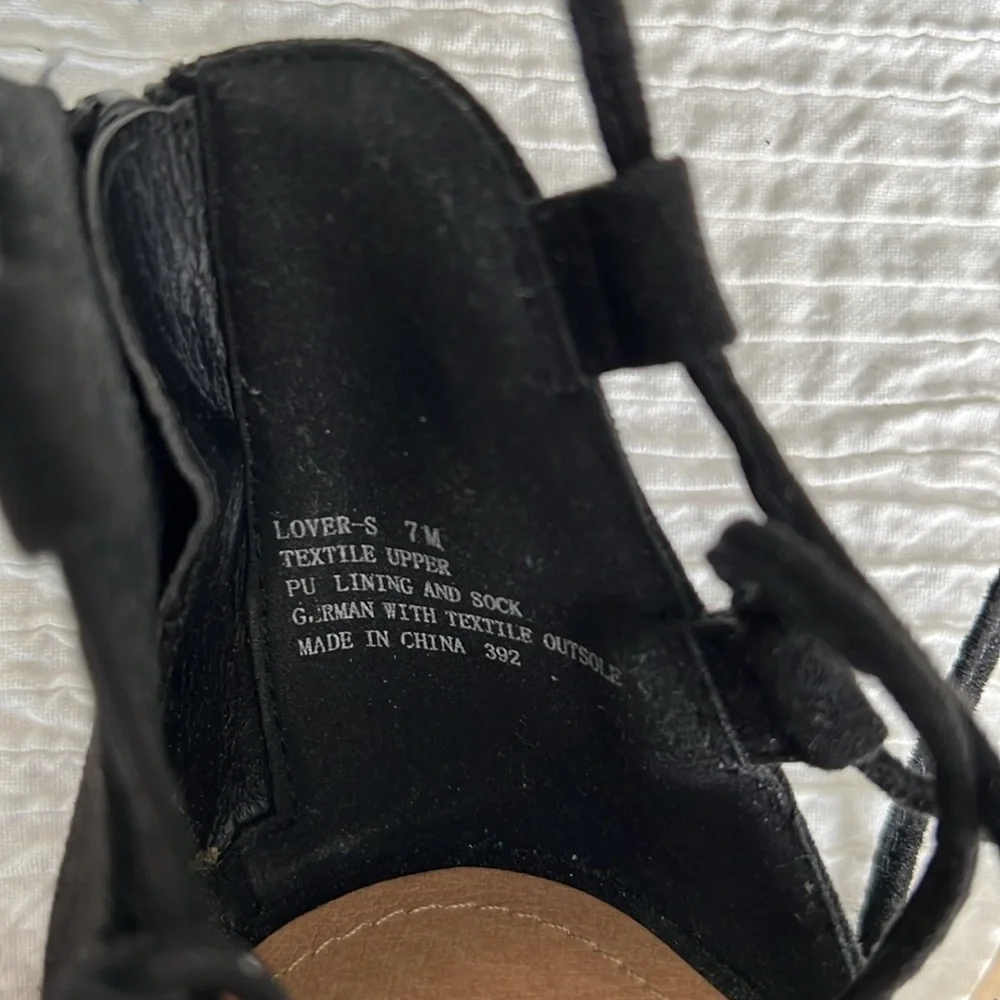 Madden Girl strappy black sandals with tassels and chunky heel 7